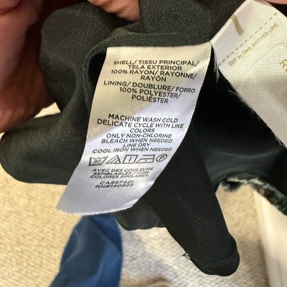 LOFT Floral Fit & Flare dress size 8 - Picture 6 of 6